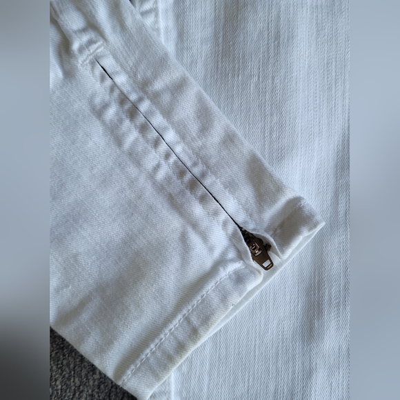 Guess white skinny jeans in size 23. - Picture 7 of 8